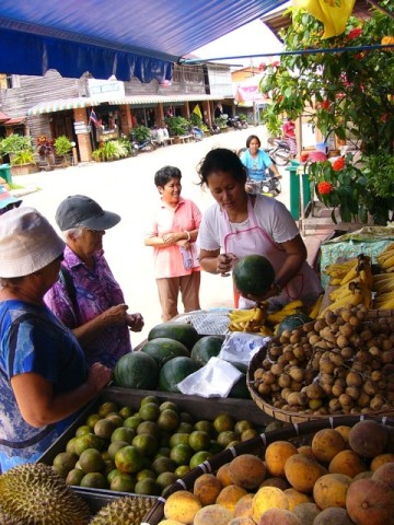 BanSiRaya Buying a melon